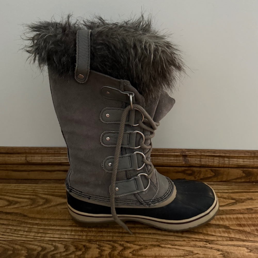 Tall Sorel Snow and Waterproof Winter Boots - Size 8